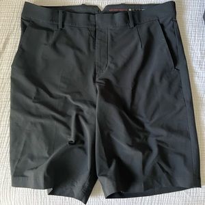 Nike Tiger Woods TW Golf Black Shorts Size 34 Black